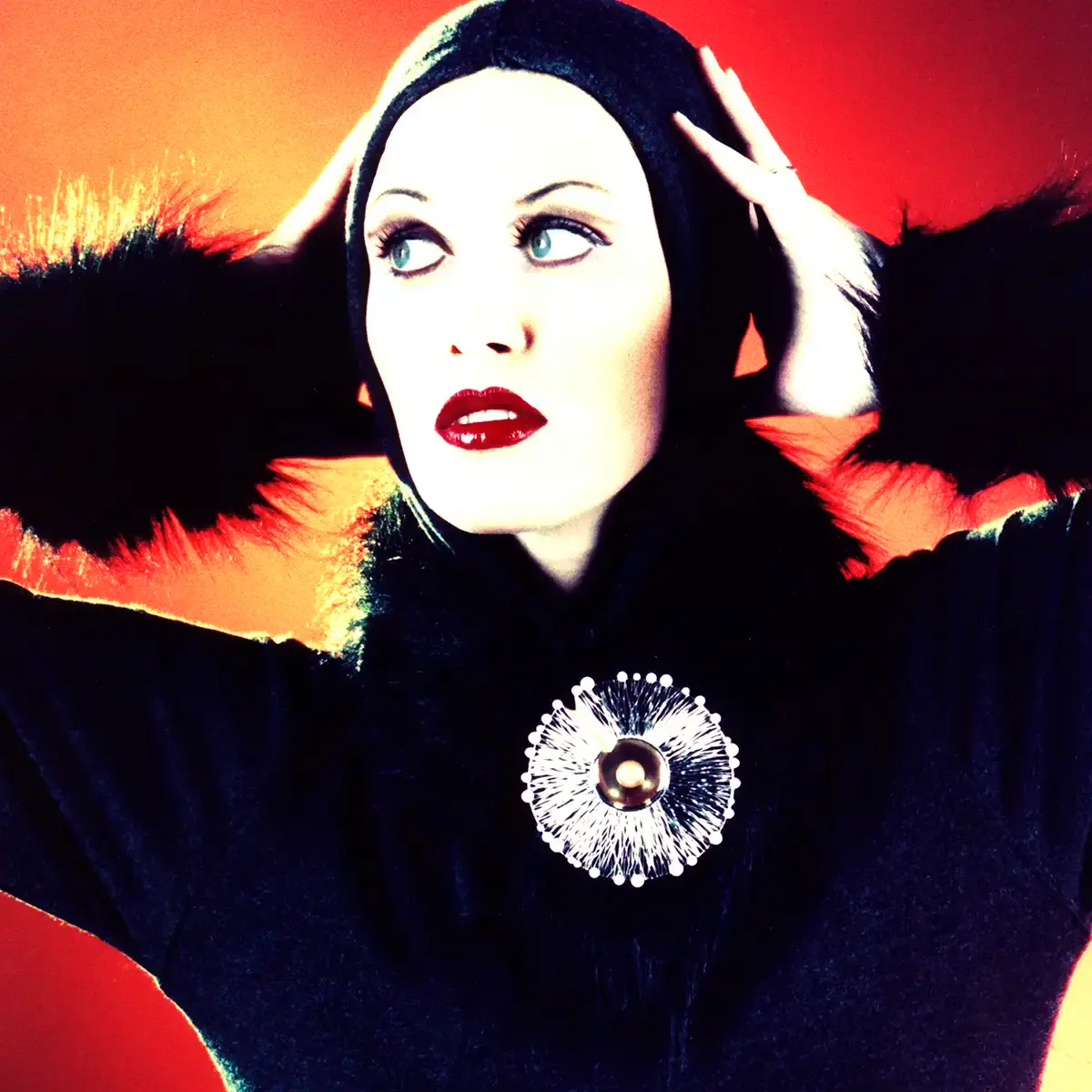 Werbeaufnahme von Schmuck mit Model