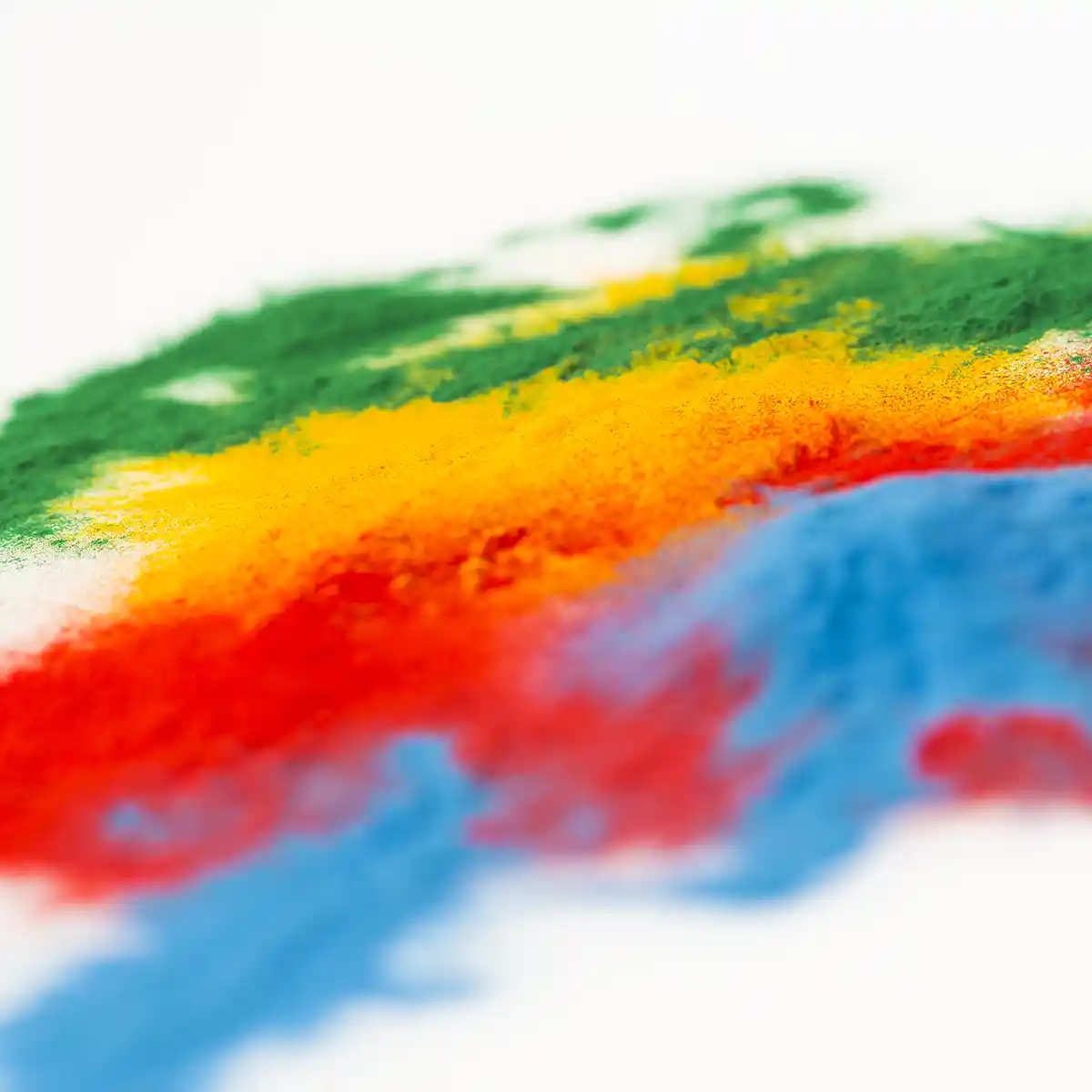 Imageaufnahmen von Farbpulver, Farbmustern und Granulat für die Oberflächenbehandlung